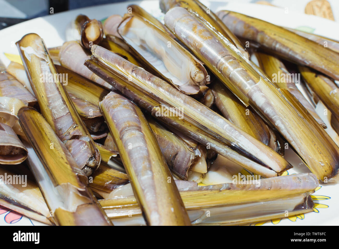 Rasoio di deliziosi piatti di pesce della shell alla griglia all'aperto Foto Stock