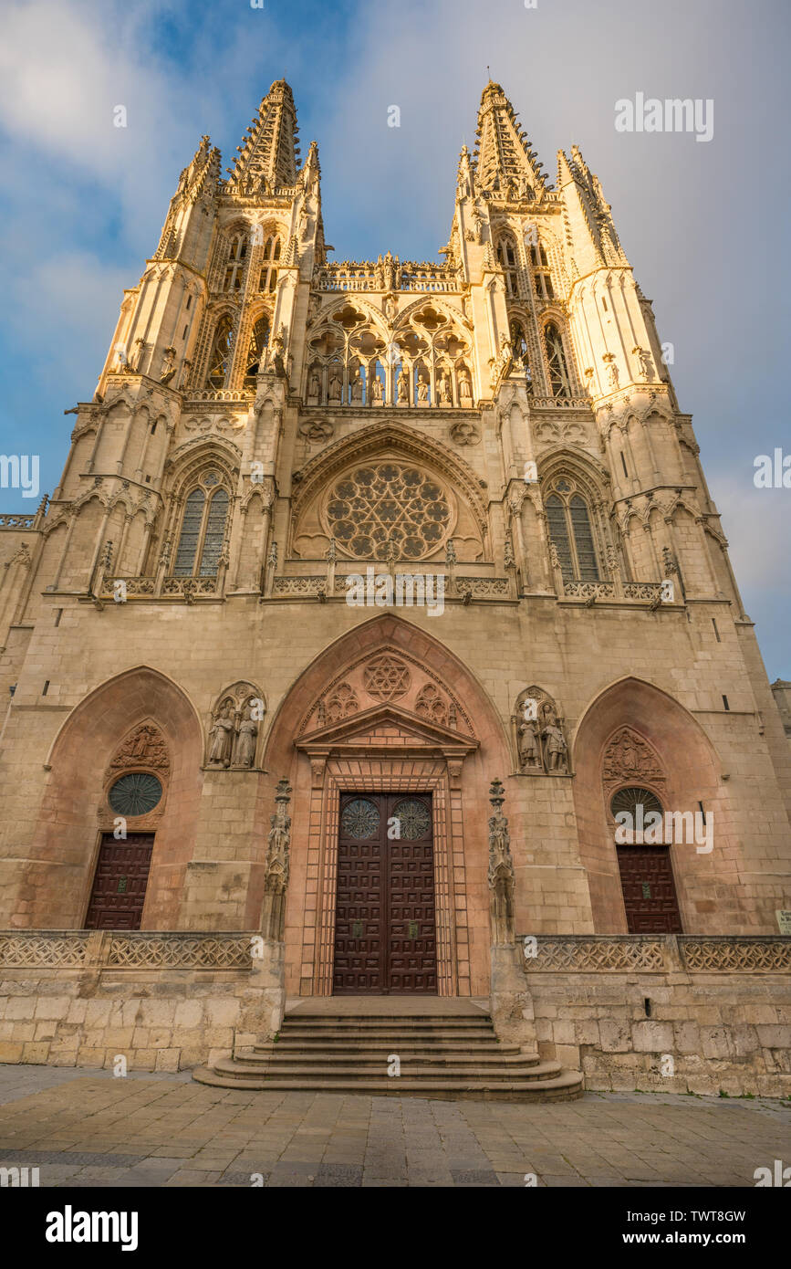 La cattedrale di Burgos è uno dei più imponenti monumenti religiosi in Spagna. Si tratta di tutte le attrazioni principali della città. Foto Stock