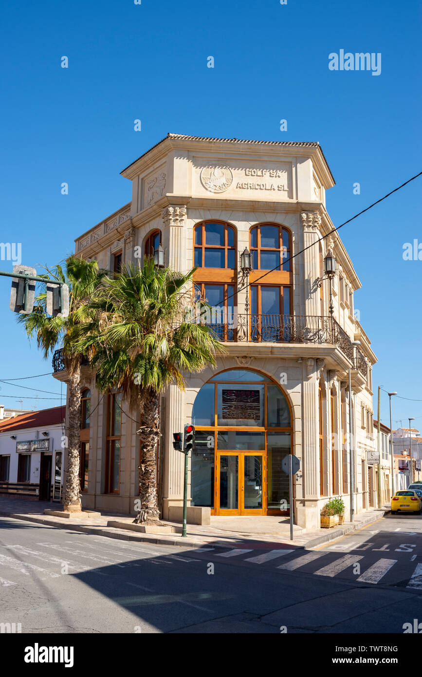 Edificio Peysa Golf SA agricola SL a Sucina, Murcia, Spagna, Europa. Servizi legali agricoli e immobiliari. Cielo blu Foto Stock