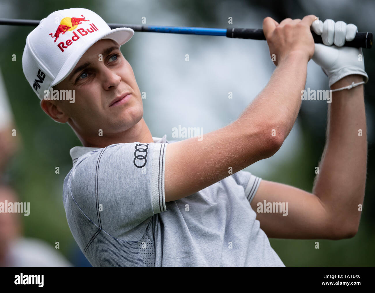 Eichenried, Germania. Il 23 giugno, 2019. Golf: Tour Europeo - International Open, single, uomini, 4° round. Il professionista di golf Matthias Schwab dall Austria guarda dopo la sua corsa. Credito: Sven Hoppe/dpa/Alamy Live News Foto Stock