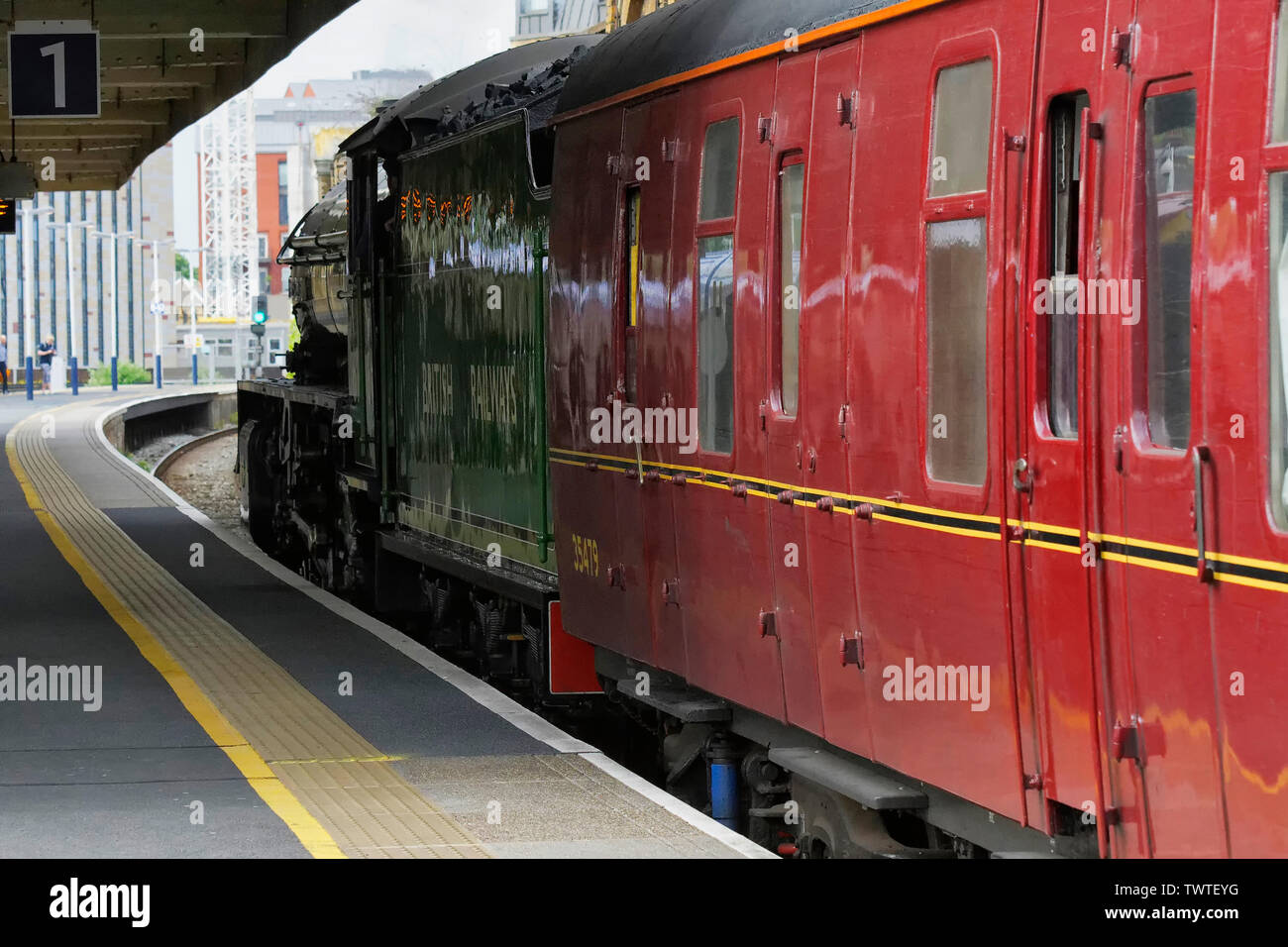 61306 Mayflower sull'esecuzione inaugurale della Royal Windsor vapore Express il 4 giugno del 2019. Foto Stock