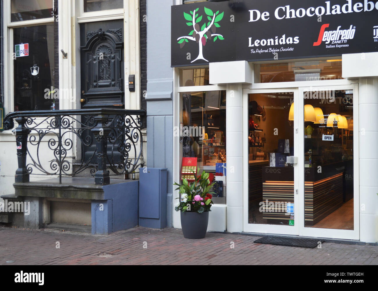 Un negozio di cioccolato a Amsterdam, Paesi Bassi Foto Stock