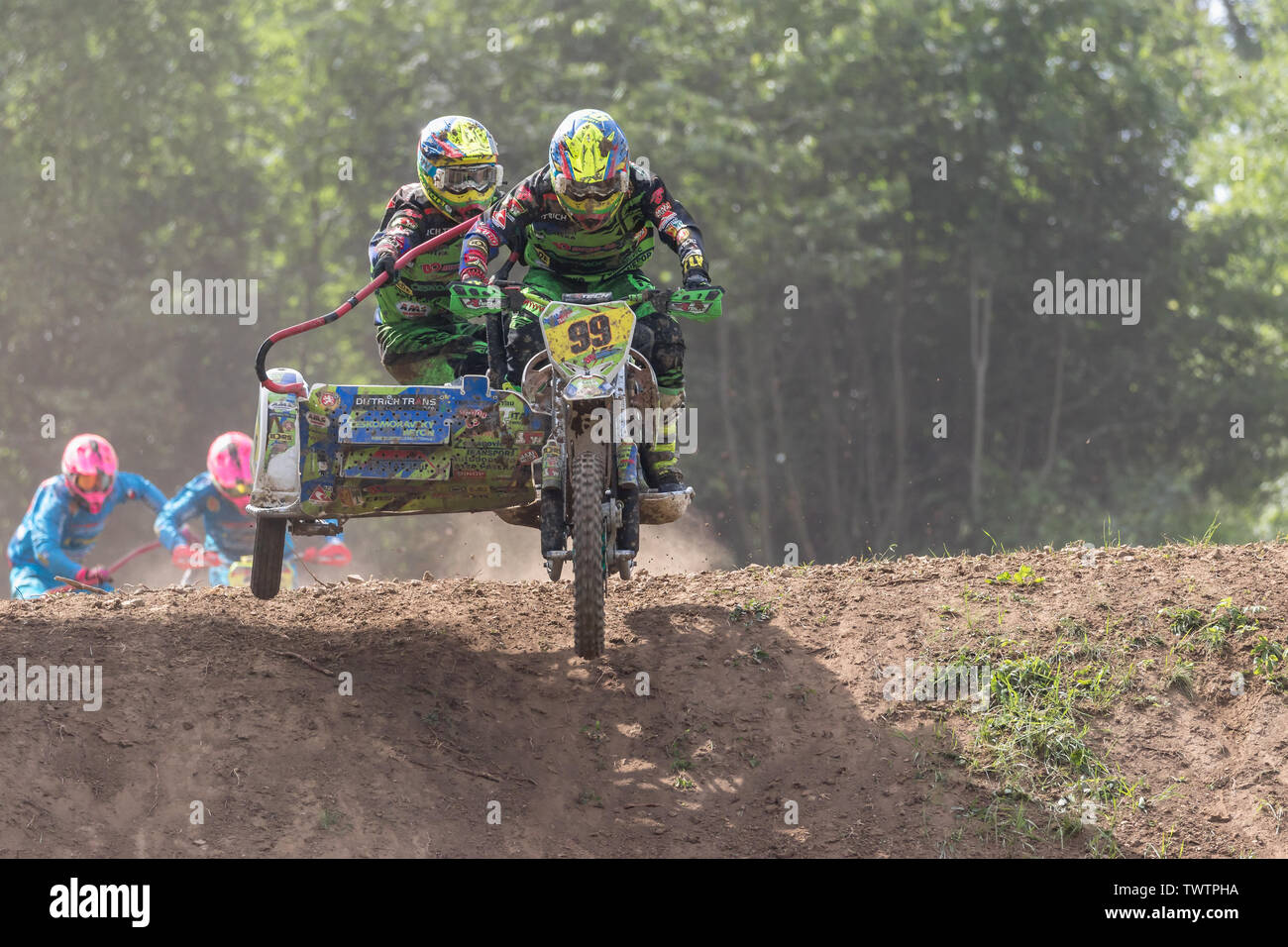 BREZOVA nad Svitavou, Repubblica Ceca - 15 giugno 2019: Sidecar Boukal team nel campionato internazionale della Repubblica ceca in Sidecarcross 2019 in un Foto Stock