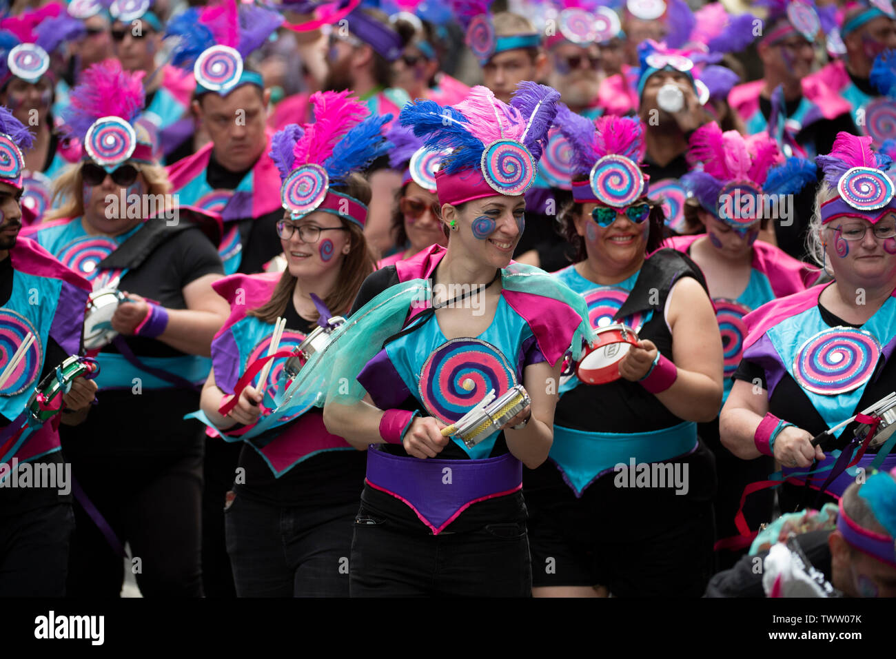 Manchester, Regno Unito. Il 23 giugno 2019. I partecipanti prendono parte al Manchester parata del giorno, un evento annuale che celebra la città. Il tema di questo anno è "10' © Russell Hart/Alamy Live News. Foto Stock