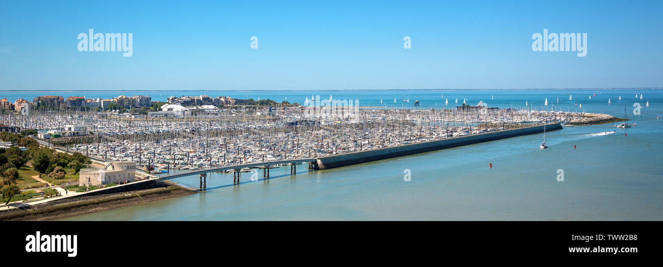 Antenna vista panoramica di Les Minimes marina e dell'Oceano Atlantico a La Rochelle, Francia Foto Stock