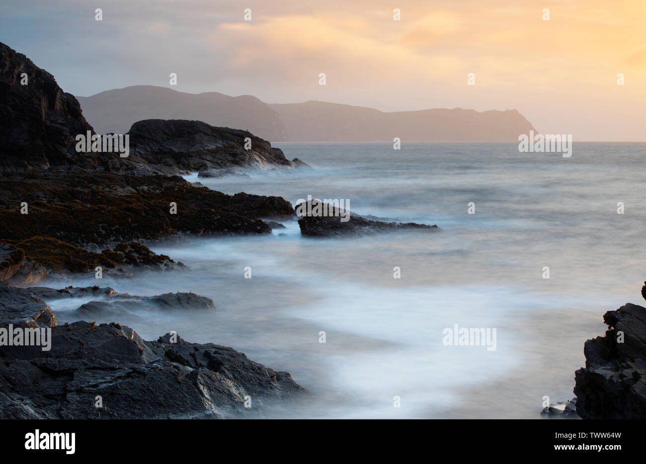 Tramonto spettacolare su Hor testa County Donegal in Irlanda Wild modo atlantico Foto Stock