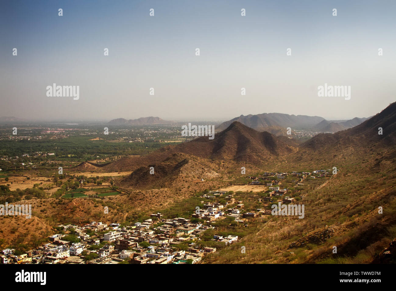 La sovrappopolazione, la pressione demografica delle pianure di India - La crescita della popolazione avrà bisogno di essere affrontati. Città di diverse dimensioni coprire la superficie della terra Foto Stock