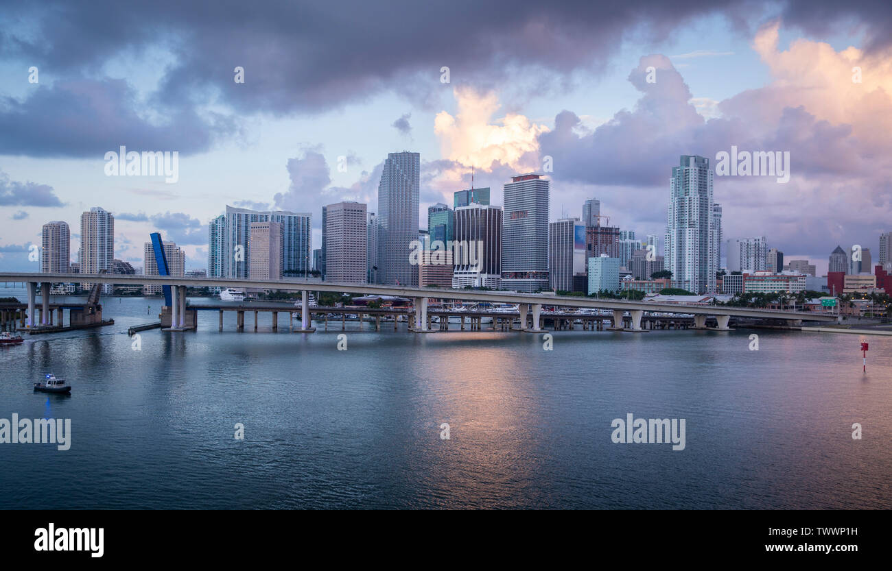 Paesaggio urbano della città di Miami downtown, Florida, Stati Uniti d'America Foto Stock