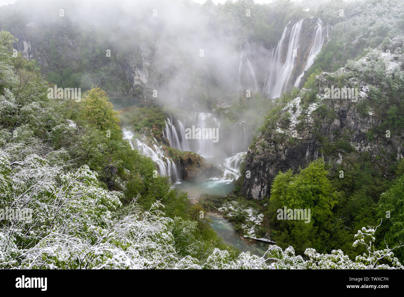 Neve rara in primavera (maggio), il Parco Nazionale dei Laghi di Plitvice, Croazia Foto Stock