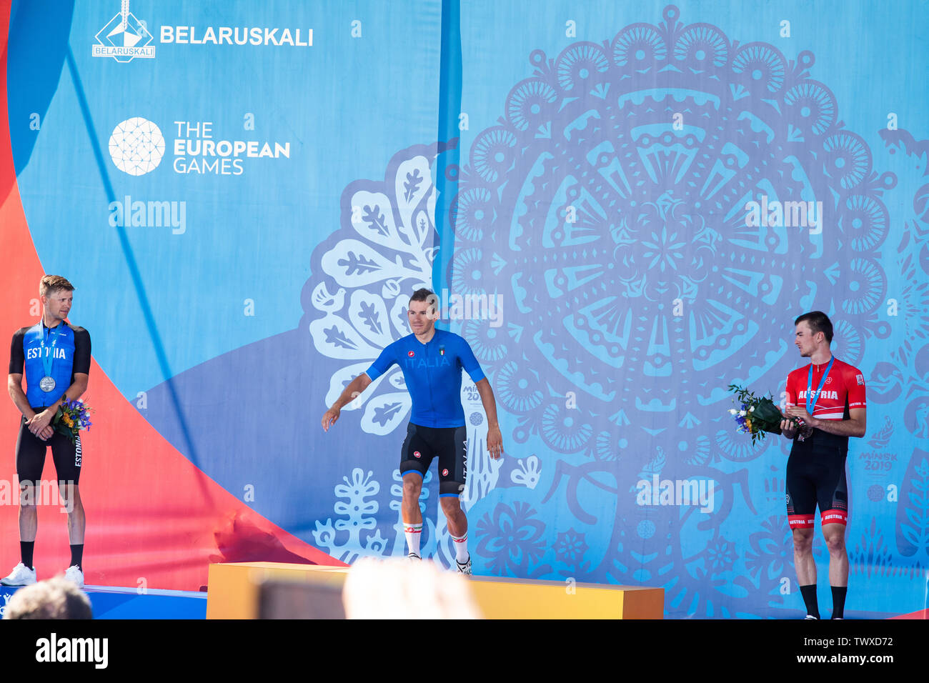 Minsk, Bielorussia - 23 giu 2019. Le competizioni ciclistiche del 2019 2nd European Games a Minsk, uomini la gara su strada. Gruppo gara ciclistica per 180 km attraverso Foto Stock