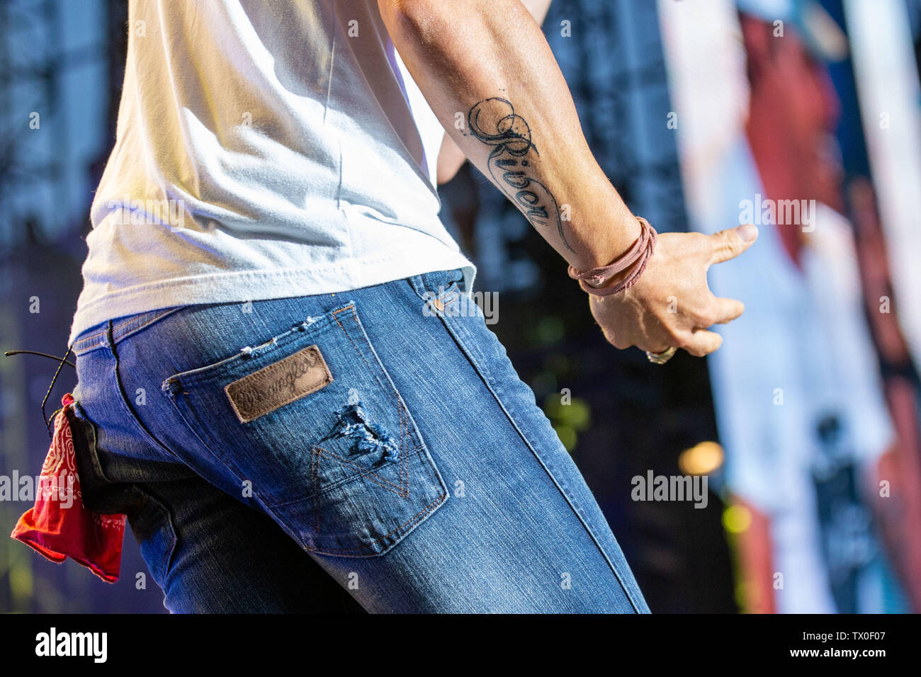 Giugno 23, 2019 - Chicago, Illinois, Stati Uniti - GRANGER SMITH con un tatuaggio fresco in omaggio al suo figlio in ritardo, sul fiume può essere visto durante la LakeShake Country Music Festival in Chicago, Illinois (credito Immagine: © Daniel DeSlover/ZUMA filo) Foto Stock