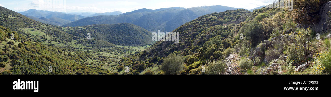 Panorama di montagna vicino Darás in Grecia Foto Stock