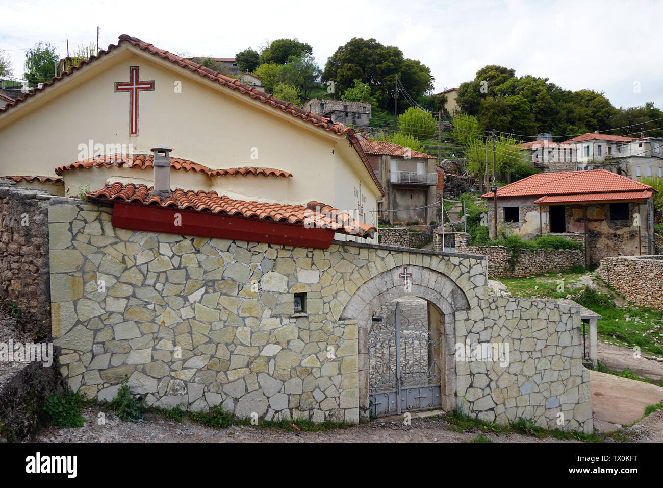 Piccola chiesa greco ortodossa in villaggio Pangrati sulla Grecia Foto Stock