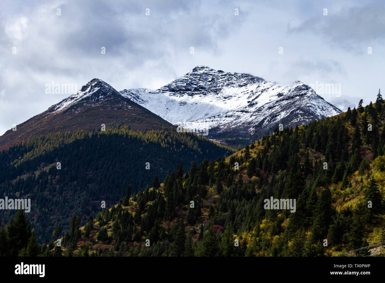 Autunno scenario di montagna Mengpen Foto Stock