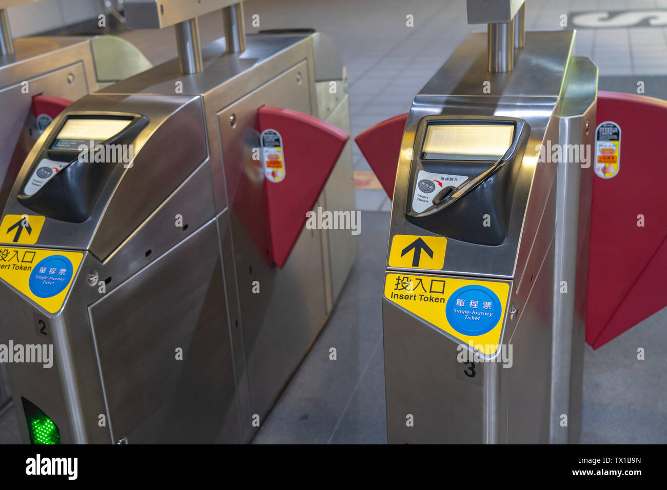 Il pagamento della tariffa della zona di porta di uscita di Taipei dalla stazione della metropolitana di Taipei, Taiwan Foto Stock