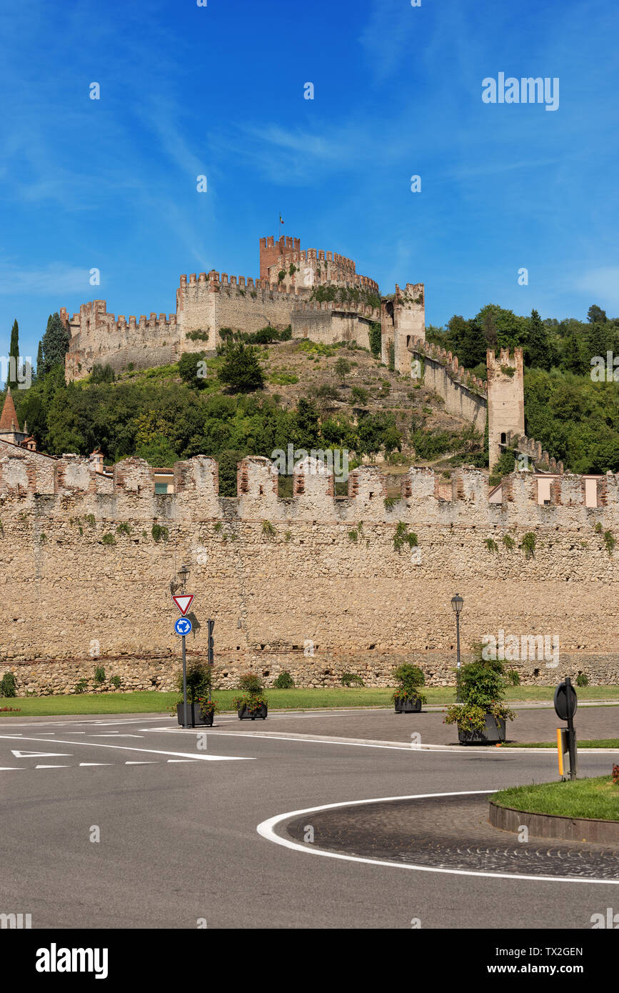 La Scala in Famiglia (castello Scaligero) della piccola cittadina di Soave, del X secolo, Veneto, Verona, Italia, Europa Foto Stock