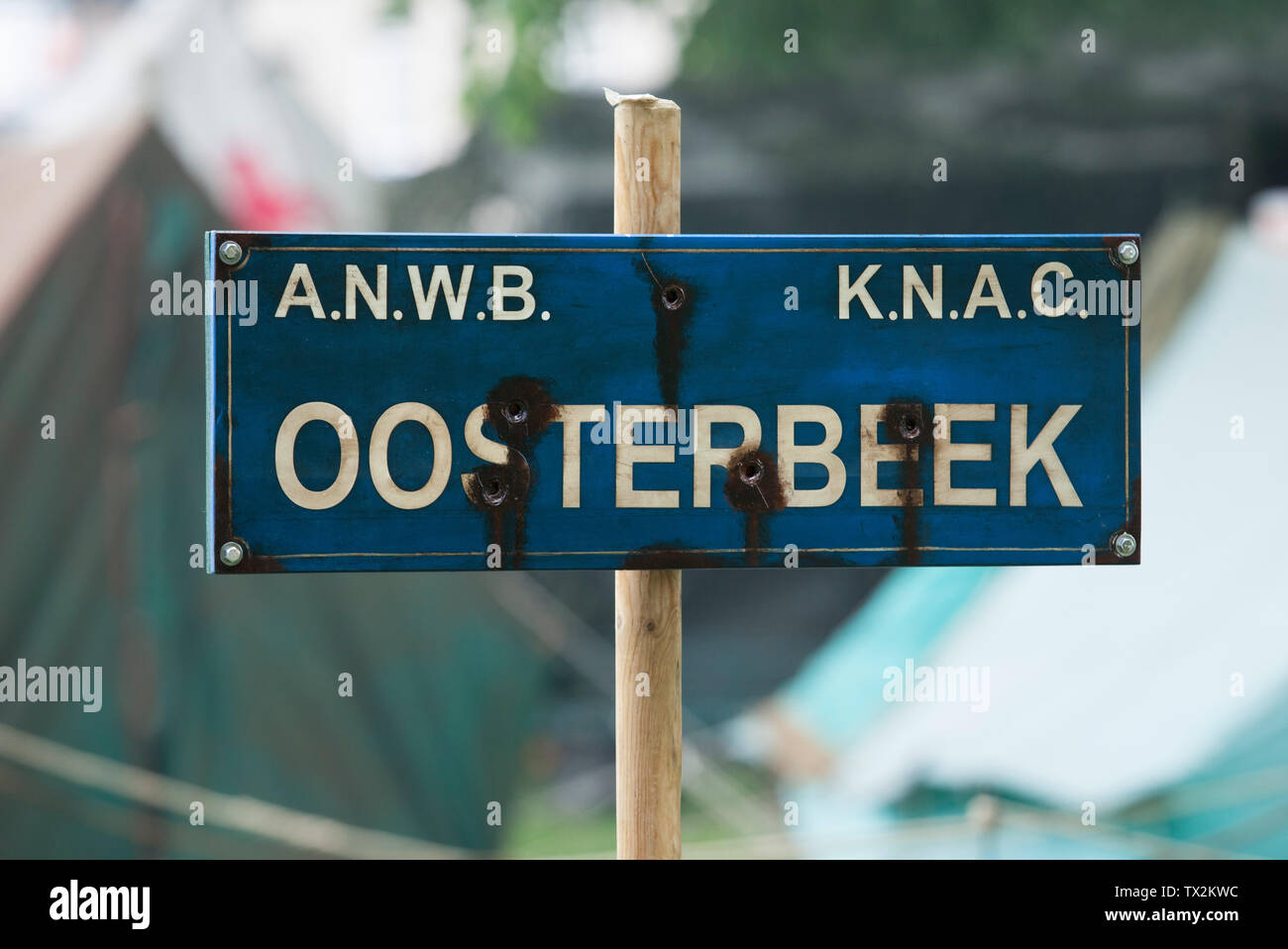 Oosterbeek segno con fori di proiettile in esso, Barnard Castle, 1940's Weekend 2019. Foto Stock