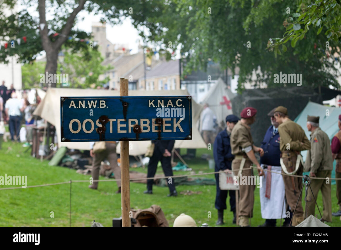 Oosterbeek segno con fori di proiettile in esso, Barnard Castle, 1940's Weekend 2019. Foto Stock