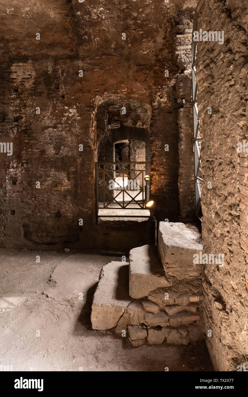 Roma. L'Italia. Insula dell' Ara Coeli, resti di un appartamento romano di blocco dal II secolo D.C., vista interna del terzo piano. Foto Stock