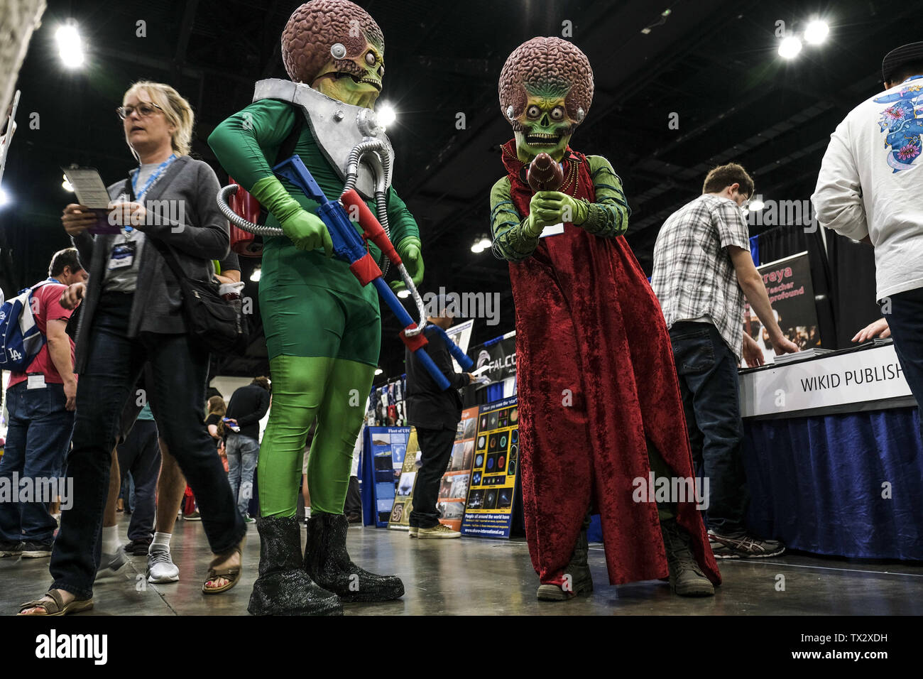 Los Angeles, CA, Stati Uniti d'America. Il 23 giugno, 2019. Una E RETI & malizia Management presente AlienCon Los Angeles 2019. Credito: Jason Ryan/ZUMA filo/Alamy Live News Foto Stock