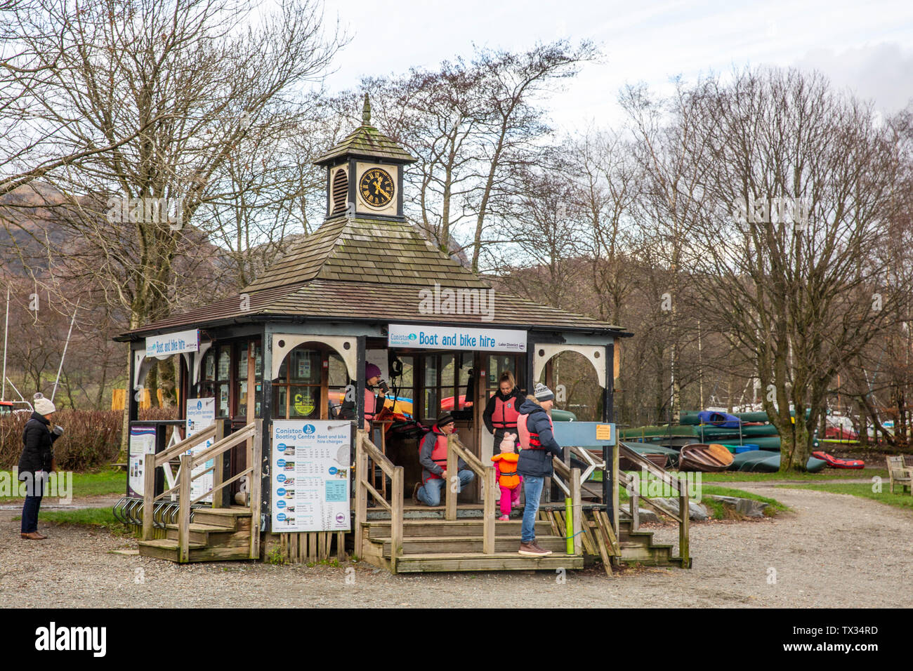 Noleggio Barche, Lago Coniston nautica e noleggio biciclette centro accanto al lago,Coniston Water,Lake District,Cumbria,Inghilterra Foto Stock