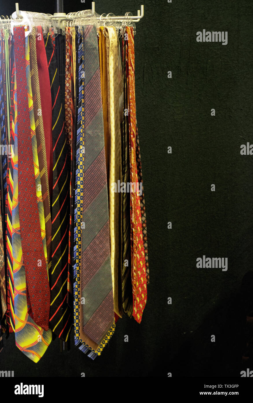 Milano - Italia. Cravatte Vintage presso il mercato delle pulci Foto stock  - Alamy