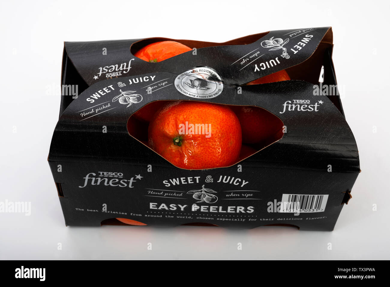 Tesco Finest facile peelers arance Foto Stock