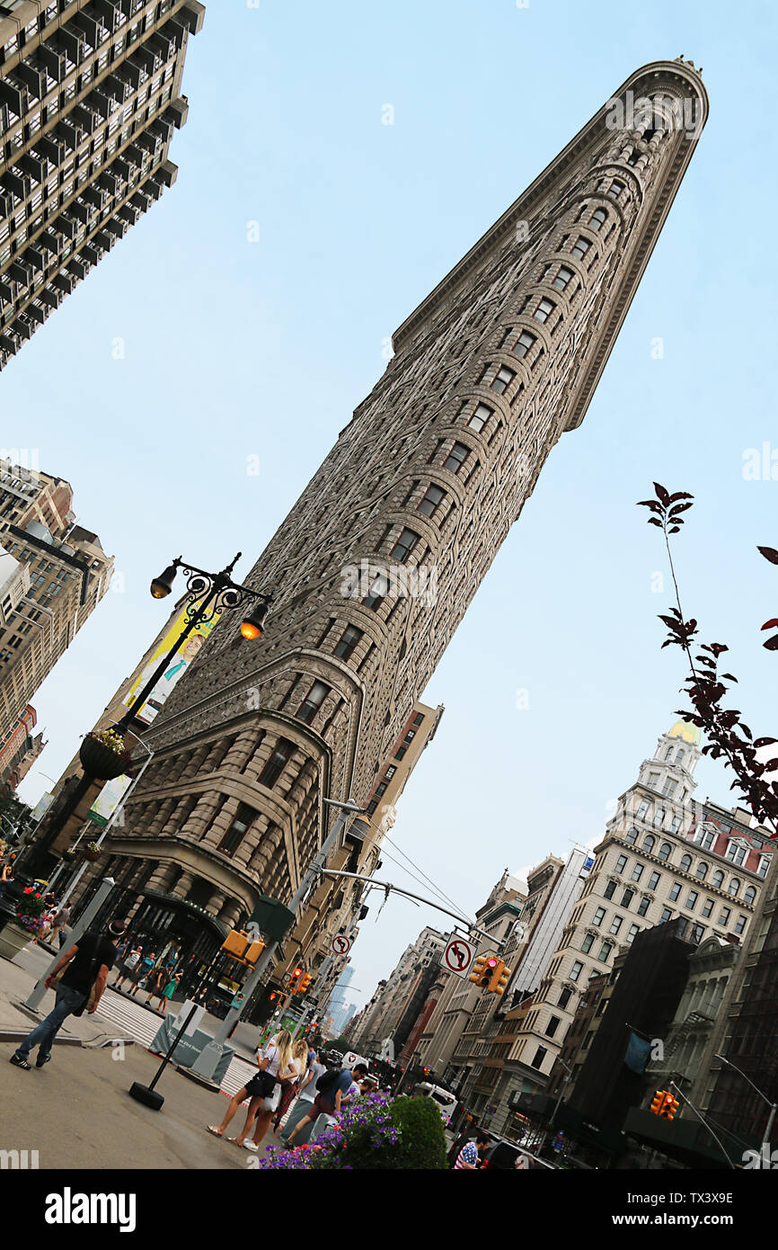 L'iconico Flatiron Building, la Fifth Avenue e Broadway, New York New York, Stati Uniti d'America Foto Stock