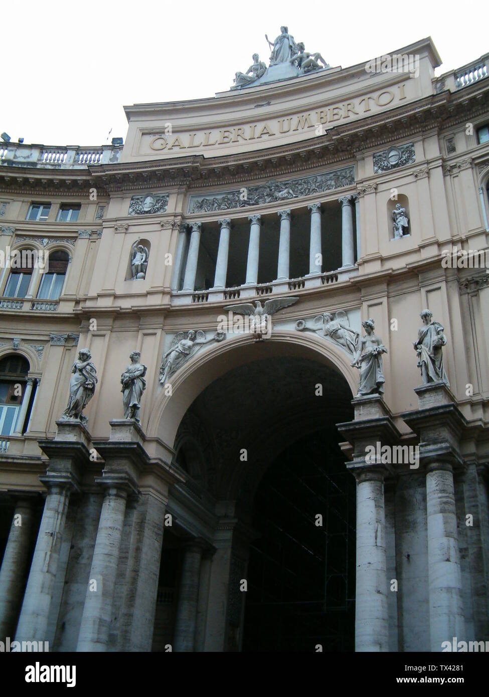 Napoli, Galleria Umberto I. facciata esterna dell'ingresso di fronte al Teatro San Carlo; 16 novembre 2007; DenghiÃ¹; DenghiÃ¹; Foto Stock