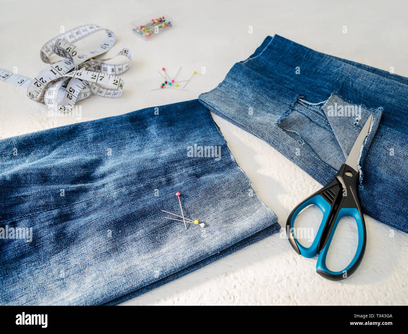 Denim Cut Off Jeans Shorts Immagini e Fotos Stock - Alamy
