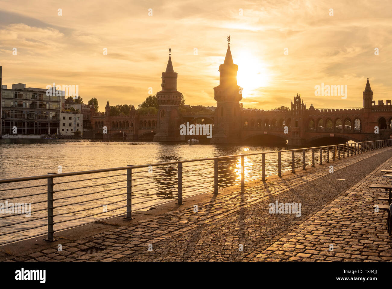 Germania, Berlino-friedrichshain, vista da ponte Oberbaum di sunrise Foto Stock