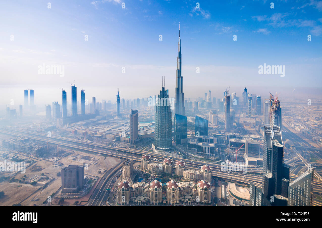 Emirati Arabi Uniti Dubai, cityscape con il Burj Khalifa Foto Stock