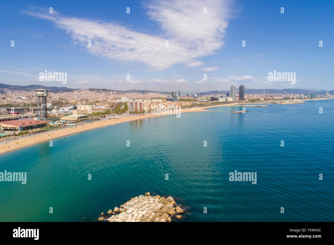Spagna, Barcellona, vista della spiaggia e del porto da sopra Foto Stock