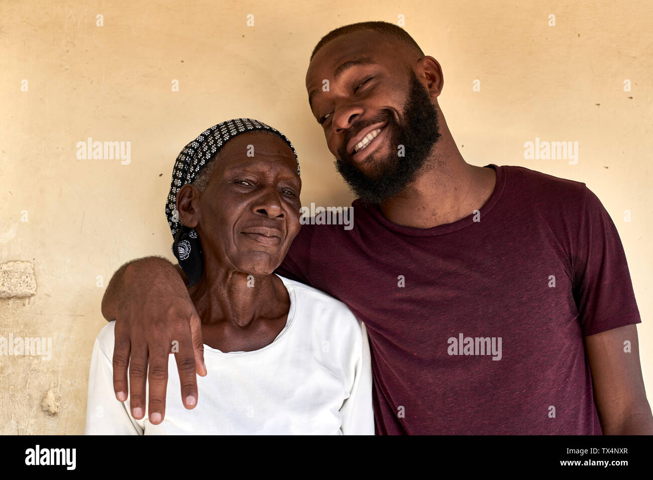 Mozambico Maputo, ritratto di Nonna e nipote Foto Stock