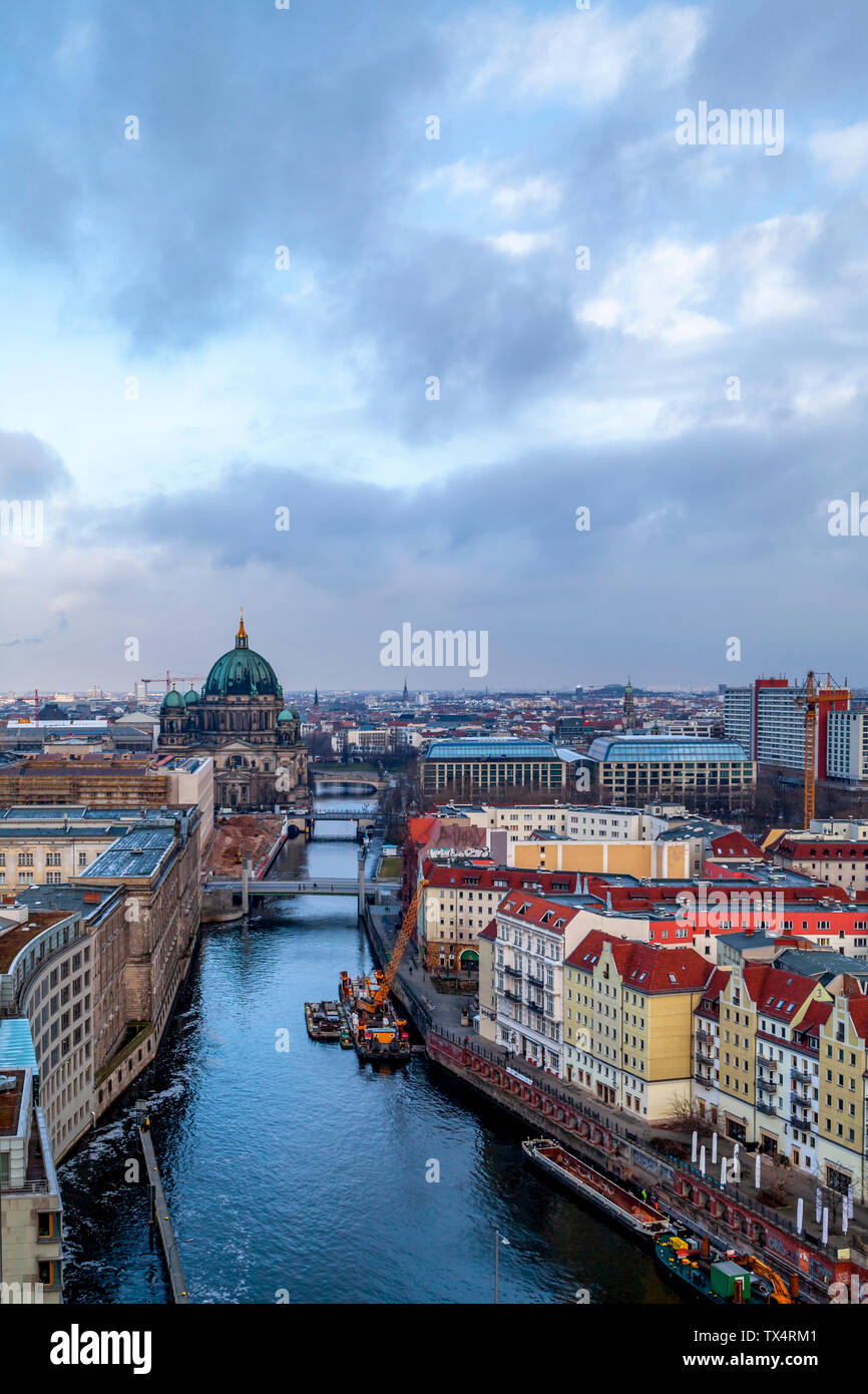 Germania, Berlino, vista della città con la Cattedrale di Berlino e il fiume Sprea Foto Stock