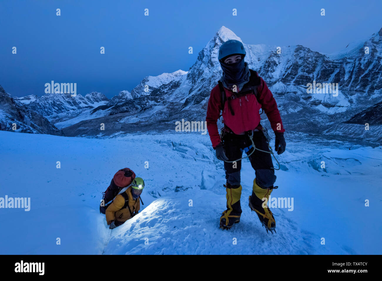 Il Nepal, Solo Khumbu, gli alpinisti a Everest Ghiacciaio Foto Stock