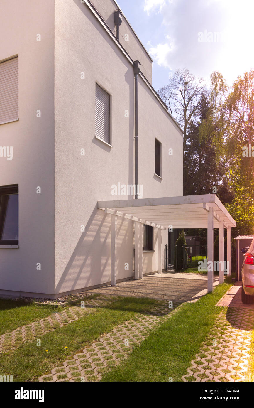 Germania, casa residenziale con posto auto coperto Foto Stock