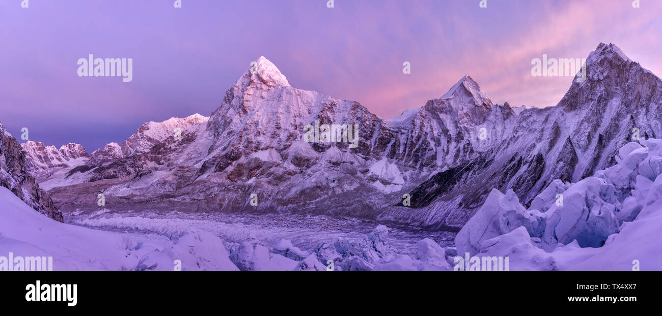Il Nepal, Solo Khumbu, Everest ghiacciaio, Pumori Foto Stock