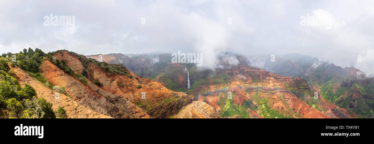 Stati Uniti d'America, Hawaii, Kauai, Waimea Canyon State Park, vista sul Canyon di Waimea e Waipo"o cade Foto Stock