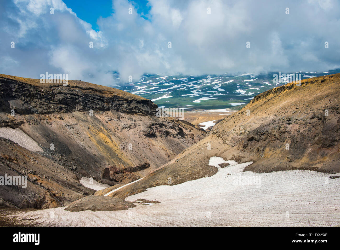 Russia, Kamchatka, il vulcano Mutnovsky, nevai Foto Stock