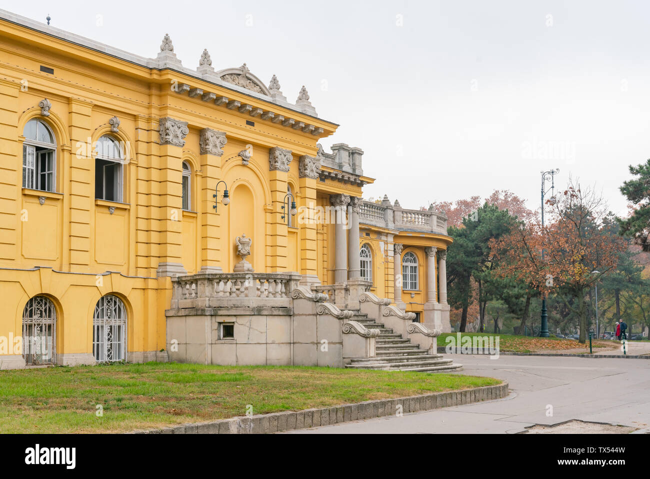 Vista esterna del bagno termale Széchenyi a Budapest, Ungheria Foto Stock