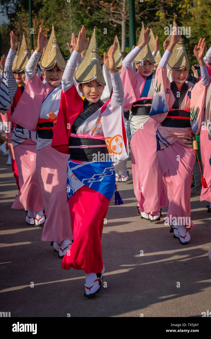 Gli artisti interpreti o esecutori su Awa Odori giapponese tradizionale festival di danza Foto Stock