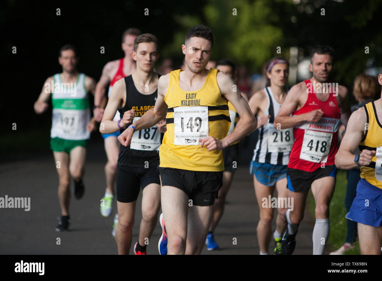 La Brian Goodwin Memorial 10km di corsa su strada, ospitato da Bellahouston Harriers running club, e tenutasi a scenic Pollok Country Park, a Glasgow in Scozia, il 21 giugno 2019. Foto Stock