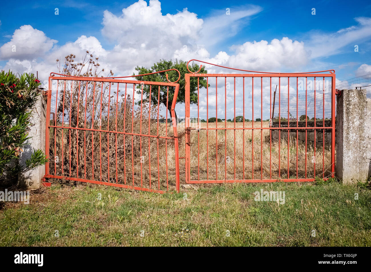 Paese cancello di recinzione. Regione Puglia, Italia Foto Stock