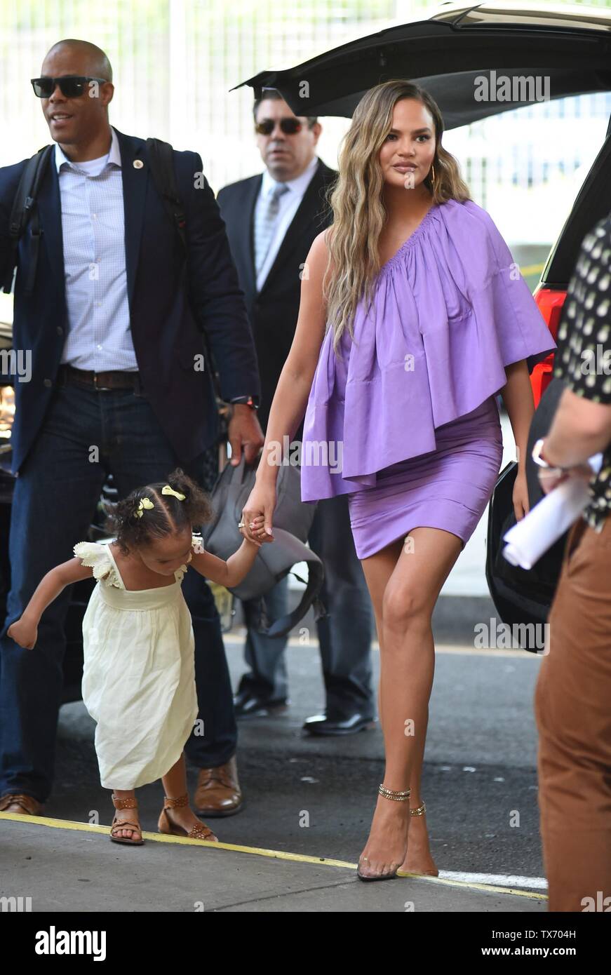 Fuori e circa per celebrità Candids - SUN, , New York, NY Giugno 23, 2019. Foto di: Kristin Callahan/Everett Collection Foto Stock