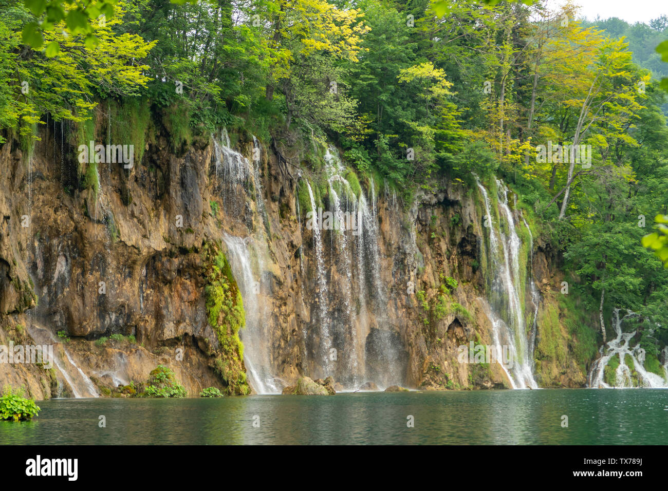 Cascate sul Malo Jezero, il Parco Nazionale dei Laghi di Plitvice, Croazia Foto Stock