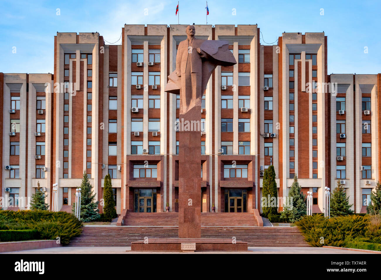Statua di Lenin di fronte al palazzo del parlamento, Tiraspol, Transnistria Moldavia Foto Stock