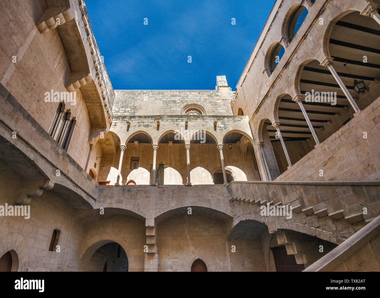 Il cortile di Palazzo Episcopale (Palazzo Vescovile), a Tortosa, Catalogna, Spagna Foto Stock