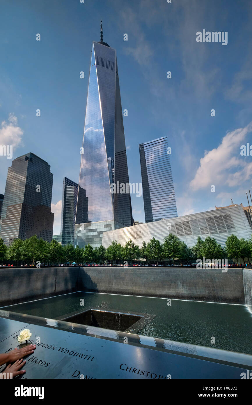 La One World Trade Center e il Ground Zero Memorial, Manhattan, New York, Stati Uniti d'America Foto Stock