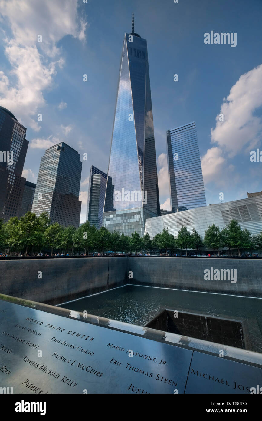 La One World Trade Center e il Ground Zero Memorial, Manhattan, New York, Stati Uniti d'America Foto Stock